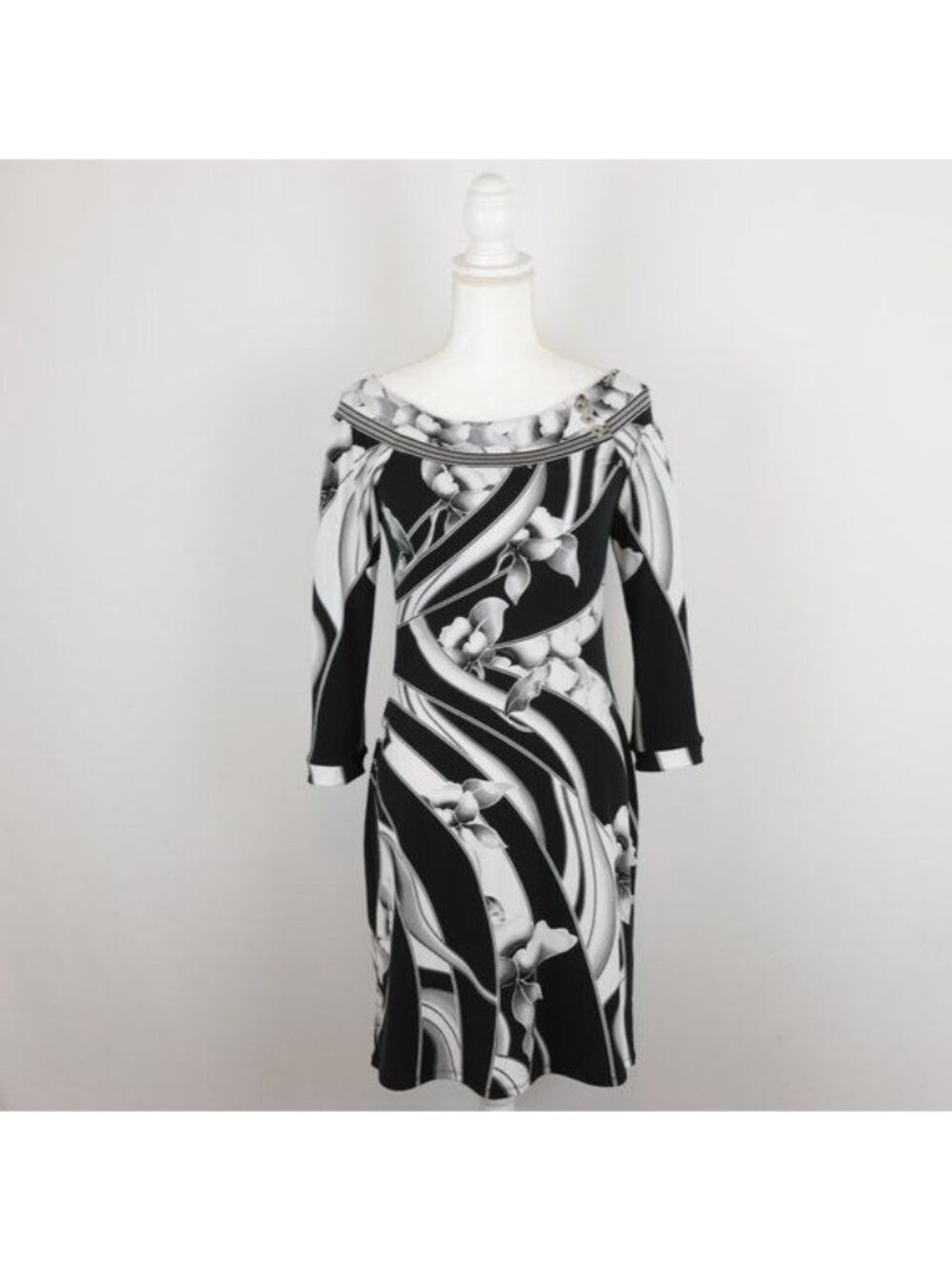 White House Black Market Women's XS Black White Boat Neck Knit Jersey Dress